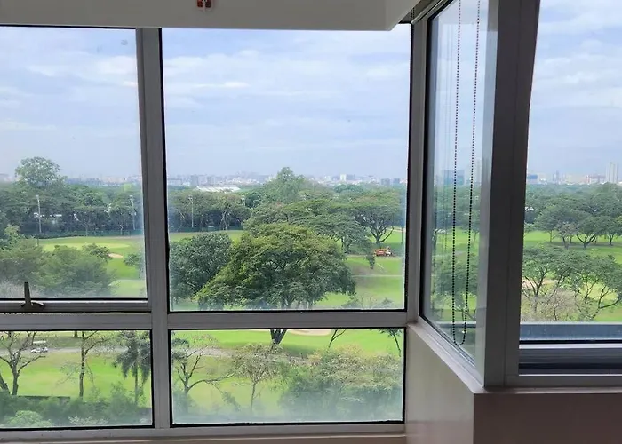 Enjoy Bgc Sunset And Golf Course View 2 Bedroom Loft With 100Mbps Internet Connection